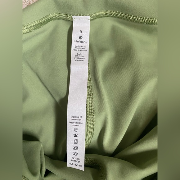 LULULEMON green pants NWOT. - Picture 5 of 7